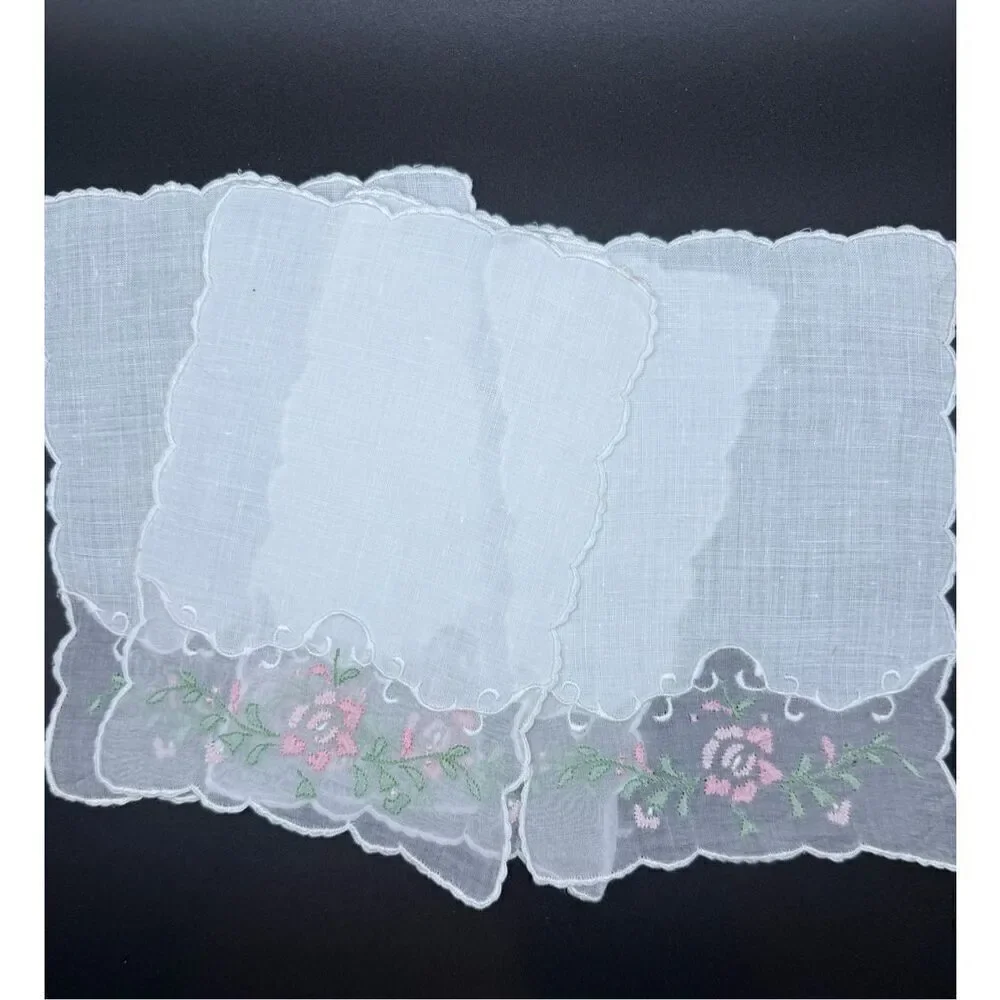 Vintage Linen Embroidered Cocktail/Tea Napkins Set of 4